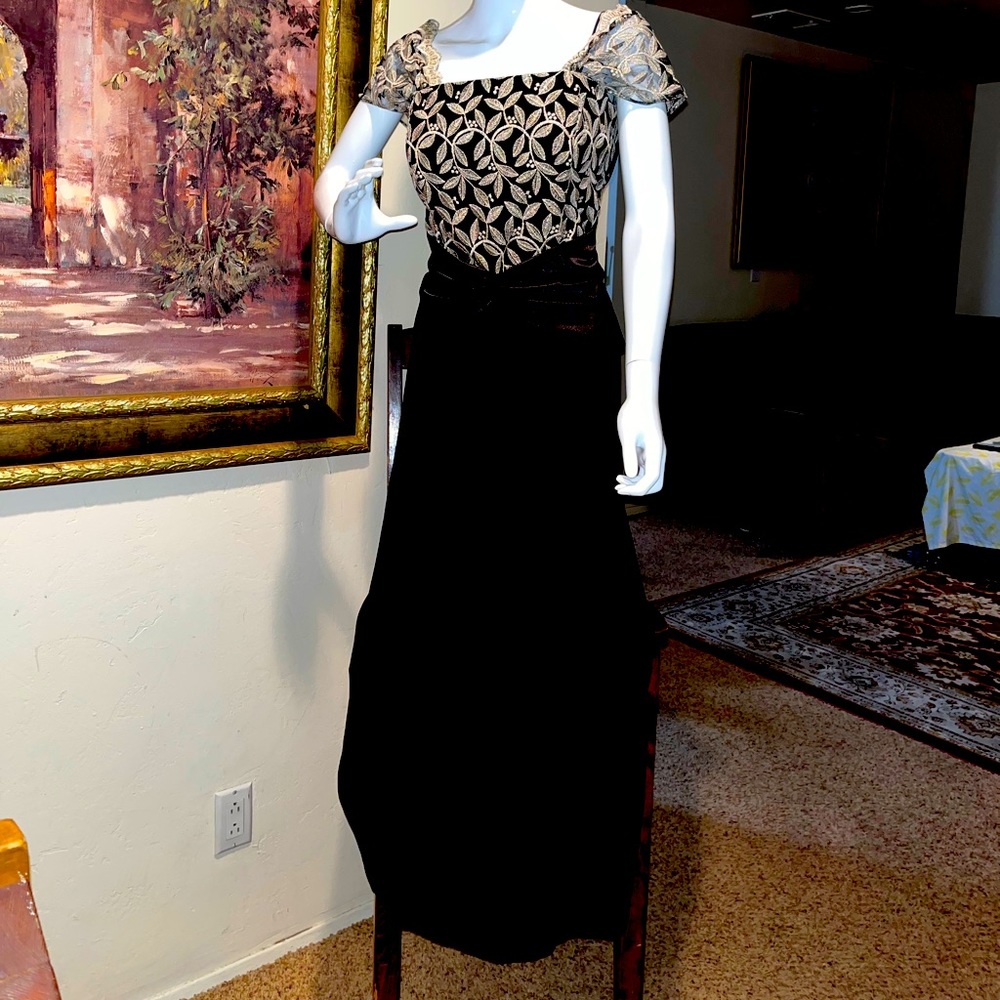 Lenovia gown